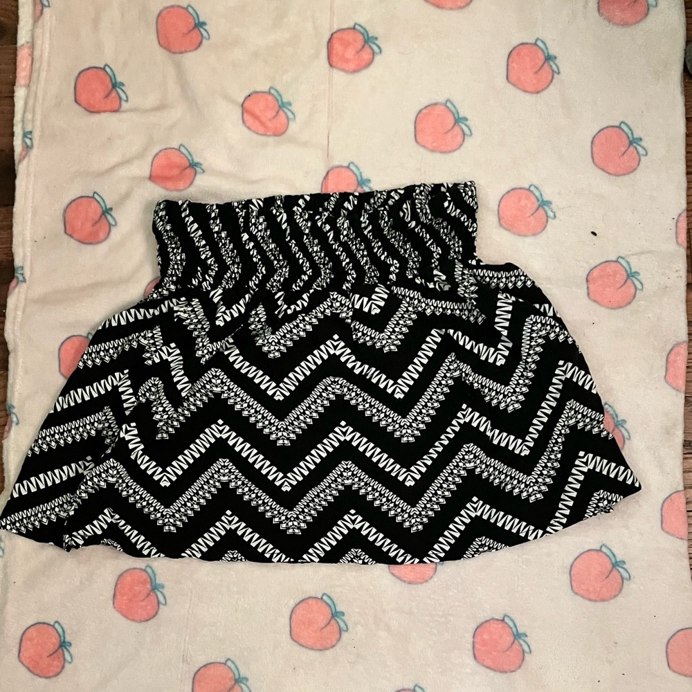 Black and white mini skirt